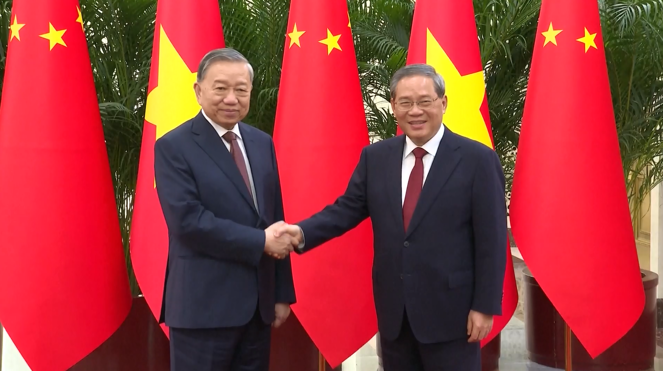 Perdana Menteri Tiongkok Bertemu dengan Presiden Vietnam di Beijing
