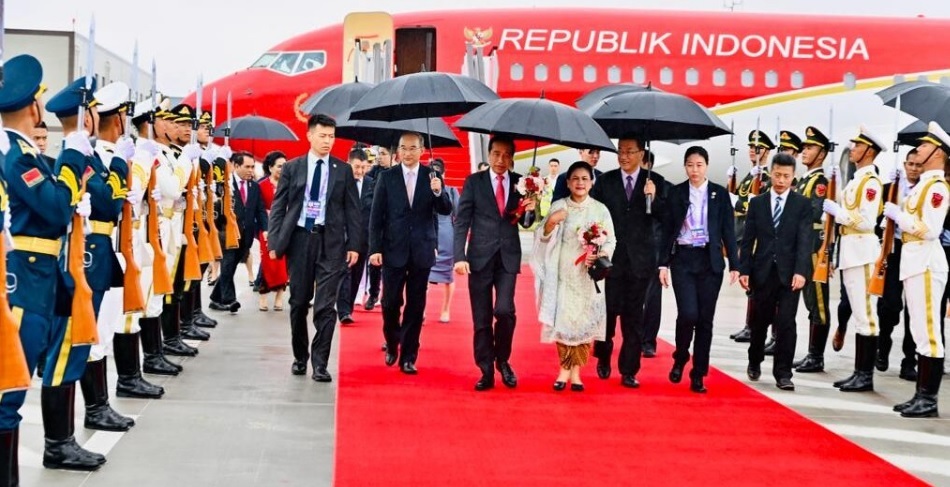 Presiden Jokowi dan Ibu Iriana Tiba di Chengdu