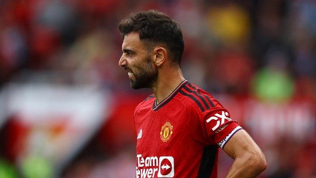 Suporter Manchester United meneriakkan nama Cristiano Ronaldo saat tim kesayangan mereka dipermalukan Brighton pada lanjutan Liga Inggris