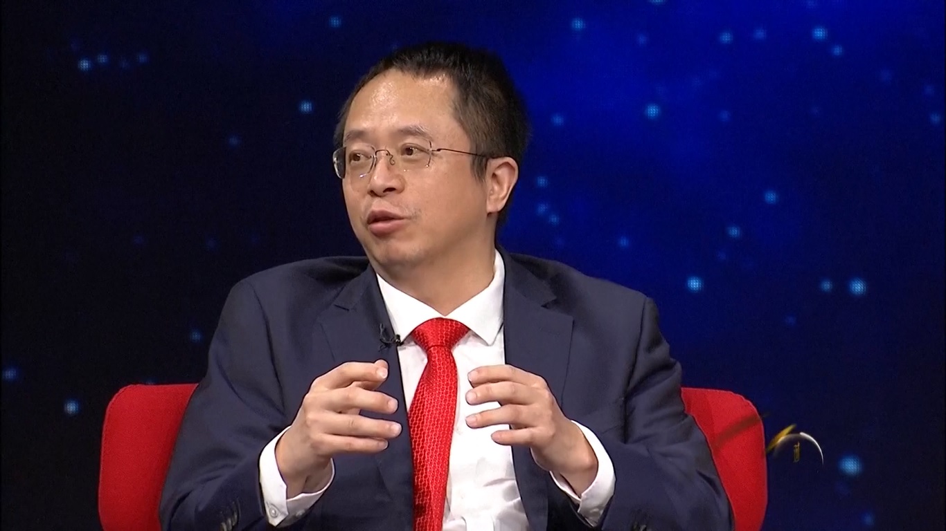 Zhou mengungkapkan kekhawatirannya terhadap prospek robot bertenaga AI yang membuat keputusan hidup atau mati tanpa campur tangan manusia