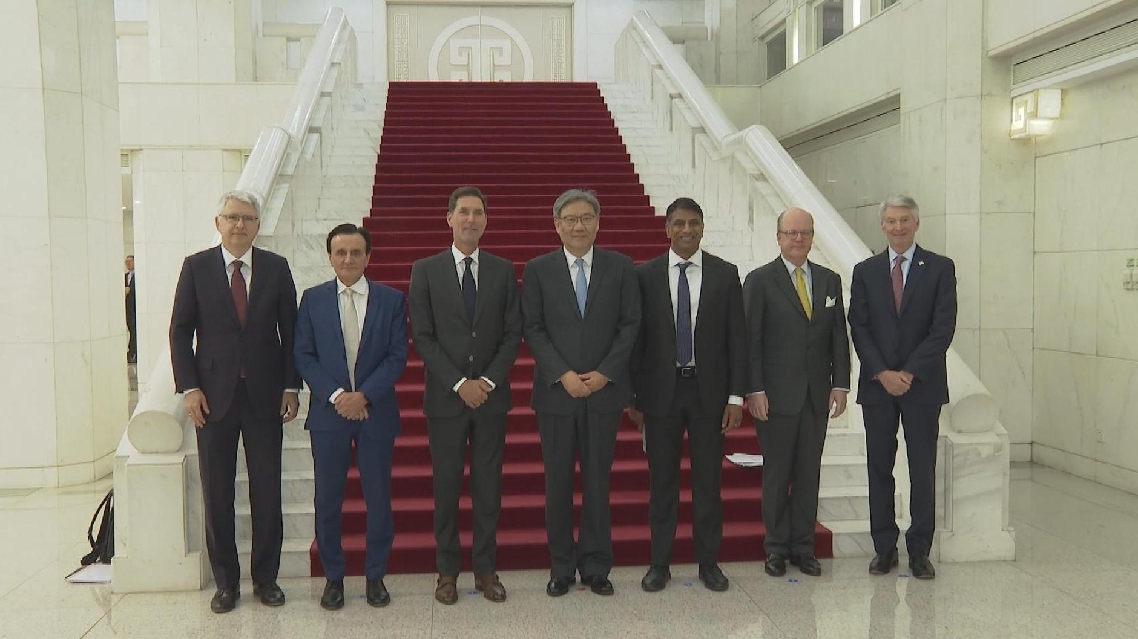 Menteri Perdagangan Tiongkok Bertemu dengan Pemimpin Industri Farmasi Global