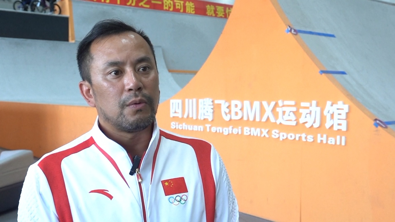 Atlet Tiongkok Deng Yawen memenangkan medali emas spektakuler dalam cabang gaya bebas BMX di Olimpiade Paris pada 31 Juli 2024