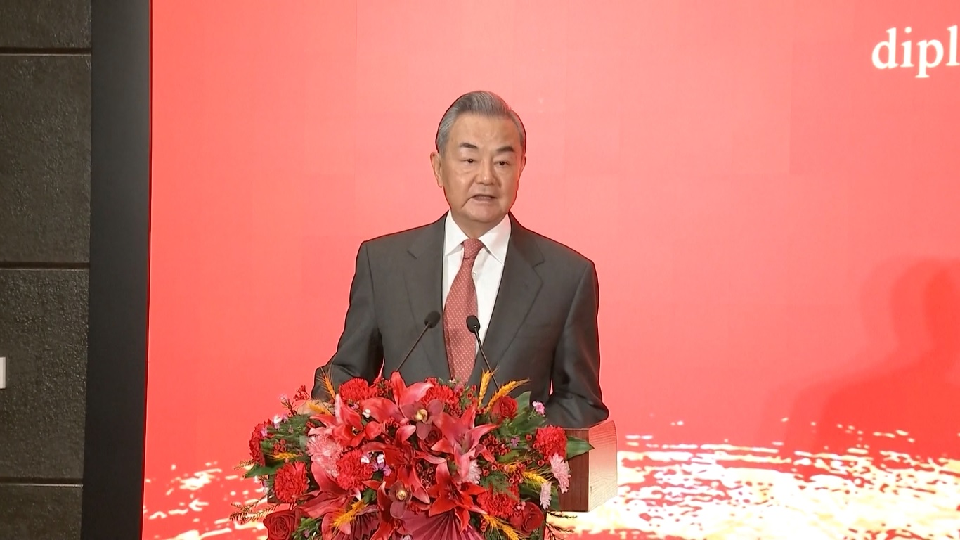 Sekitar 400 orang menghadiri acara tersebut secara keseluruhan