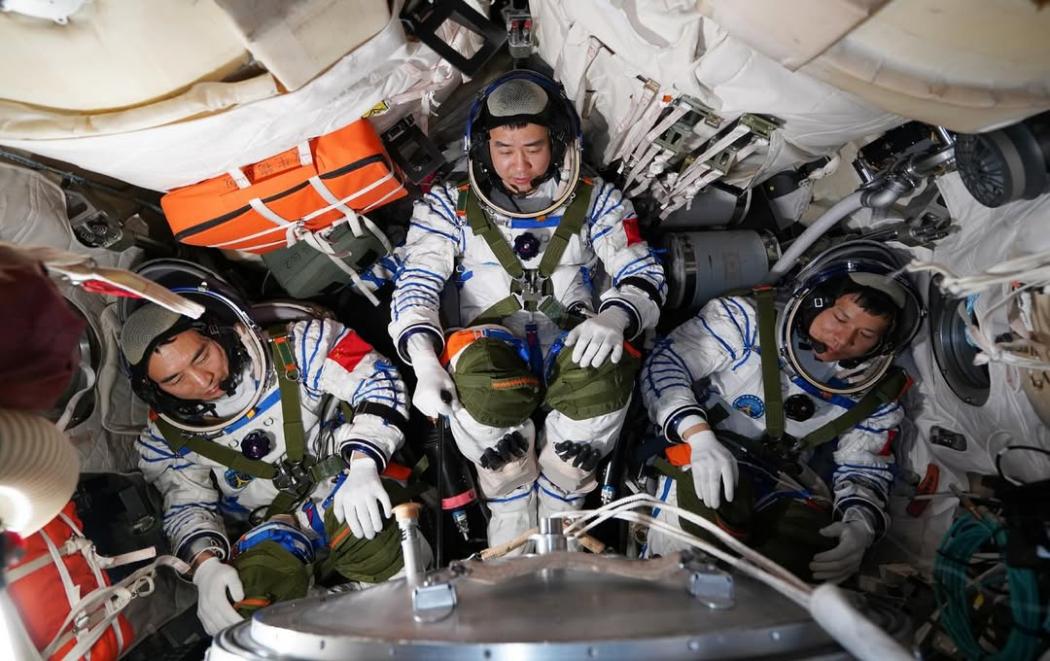 Serpihan Antariksa Jadi Ancaman: Shenzhou-20 Kembali ke Bumi Ditunda