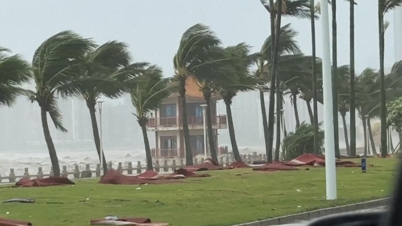 Wilayah Selatan Tiongkok Merespons Datangnya Topan Dahsyat Ragasa