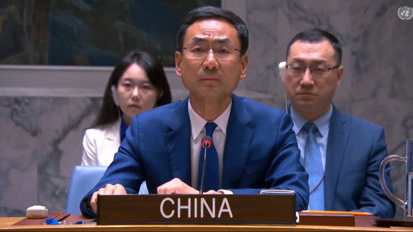 AS tidak hanya menolak untuk merenungkan perannya dalam pecahnya dan berlanjutnya perang tersebut