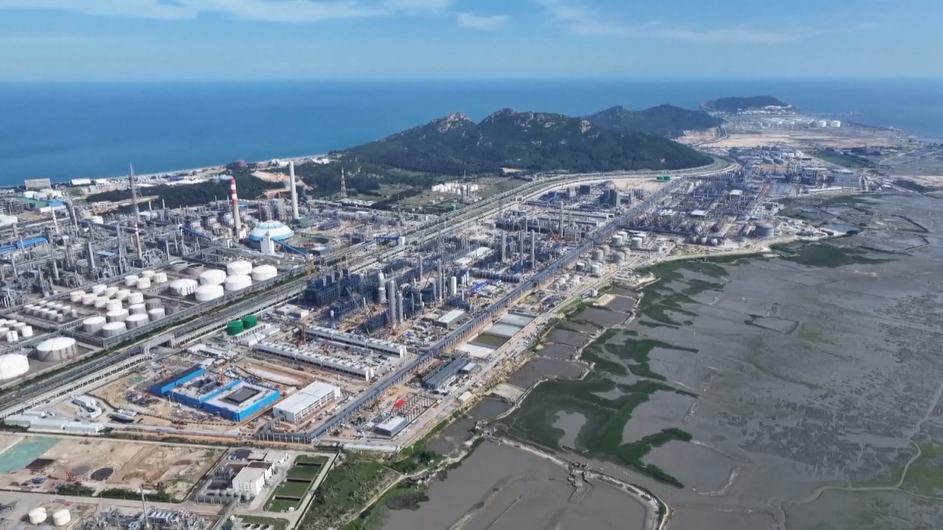 Proyek Petrokimia Tiongkok-Saudi Peroleh Momentum dengan Pemasangan Kompresor Utama