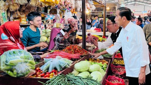 Presiden Joko Widodo menyebut kondisi harga sejumlah kebutuhan pokok di Pasar Parungkuda
