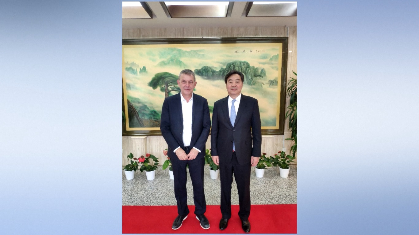 Zhai mendesak gencatan senjata segera dan upaya maksimal untuk melindungi warga sipil untuk menghindari bencana kemanusiaan yang lebih serius