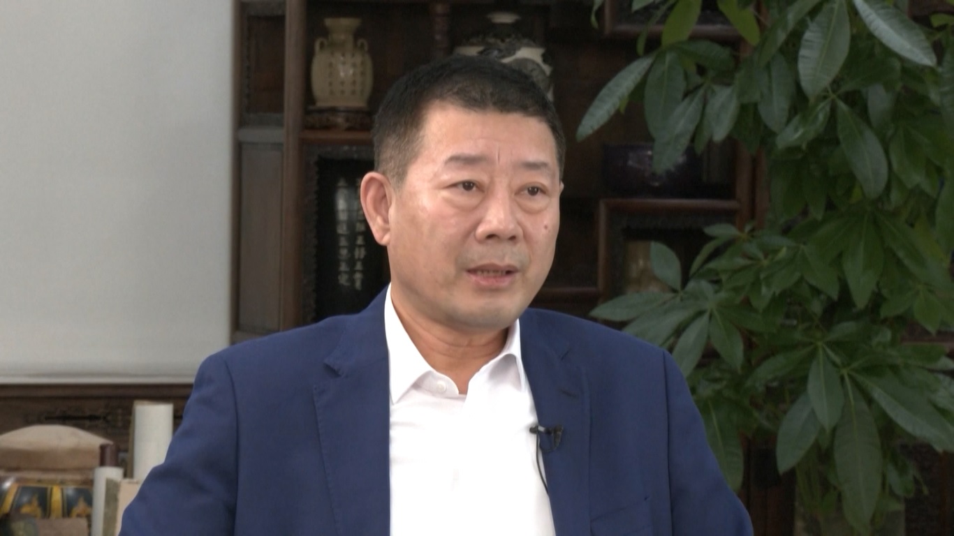 Pengusaha Tiongkok Ini Bangun Perusahaan Susu Terkemuka dari Nol