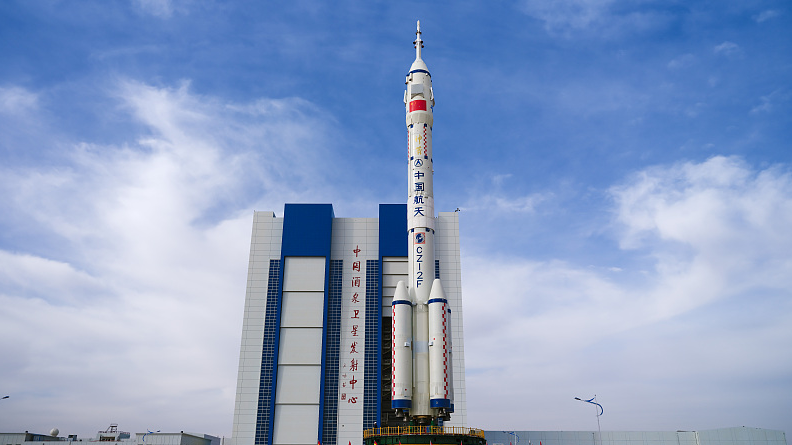 Kepala desainer Long March Roket -2F di Tiongkok Academy of Launch Vehicle Technology Rong Yi menyebut  setiap kesuksesan adalah awal dari tantangan berikutnya