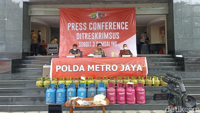 Sebanyak 20 pelaku pengoplosan gas bersubsidi ditangkap Direktorat Reserse Kriminal Khusus (Ditreskrimsus) Polda Metro Jaya