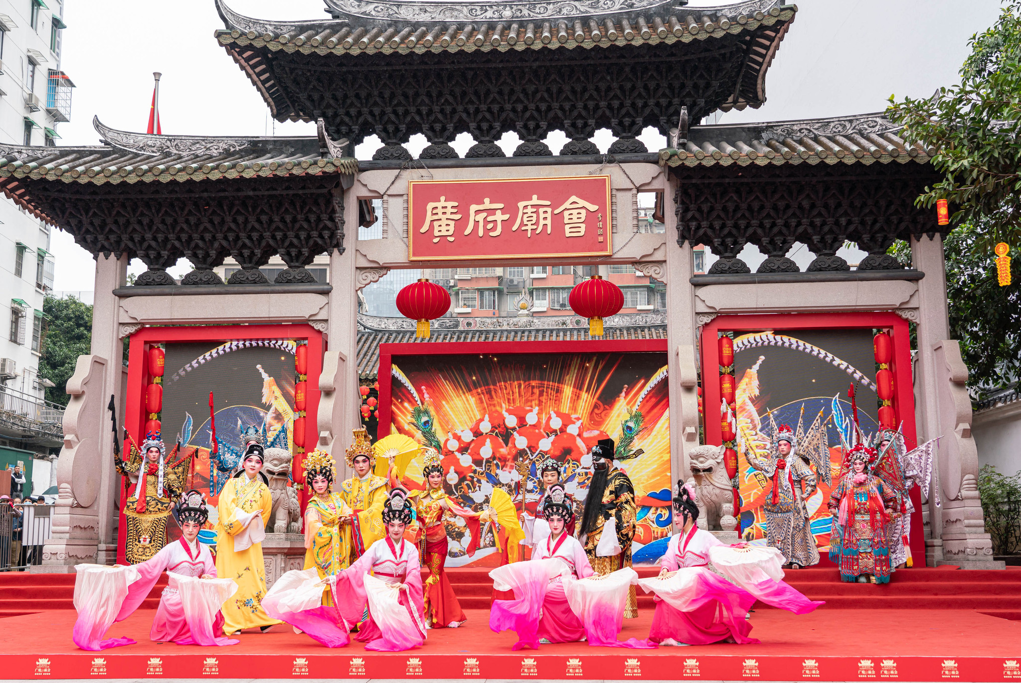 Pameran tahun ini menawarkan perpaduan yang meriah antara pertunjukan budaya