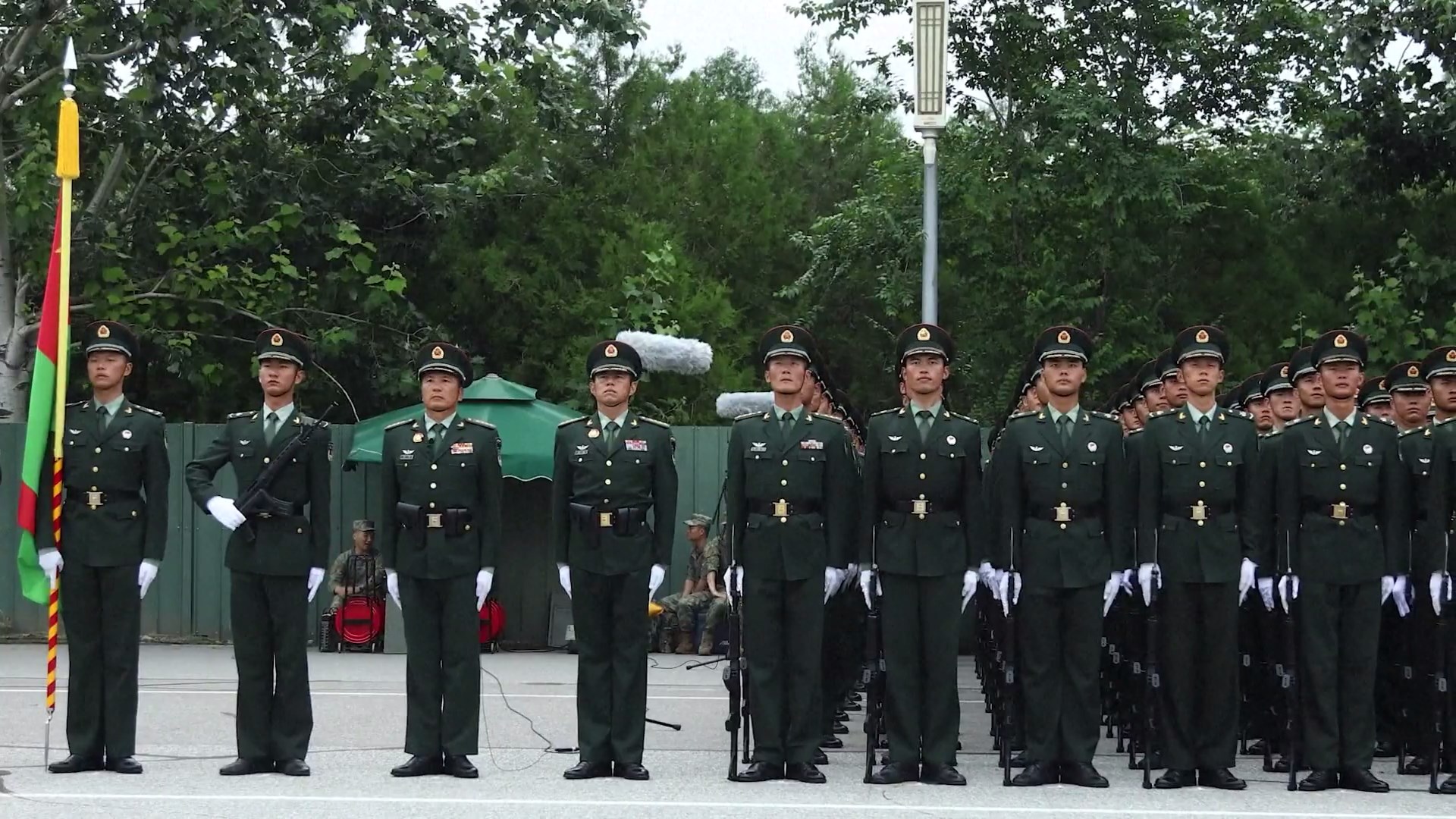 Para Prajurit PLA Berlatih Sepenuh Hati untuk Parade Militer Hari Kemenangan yang akan Datang