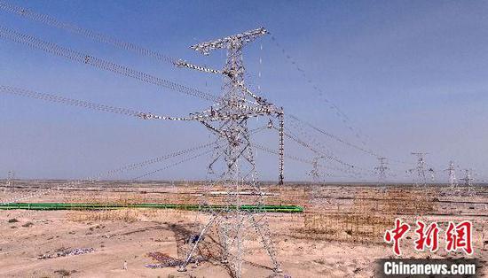 Xinjiang juga sedang membangun saluran UHVDC ketiga