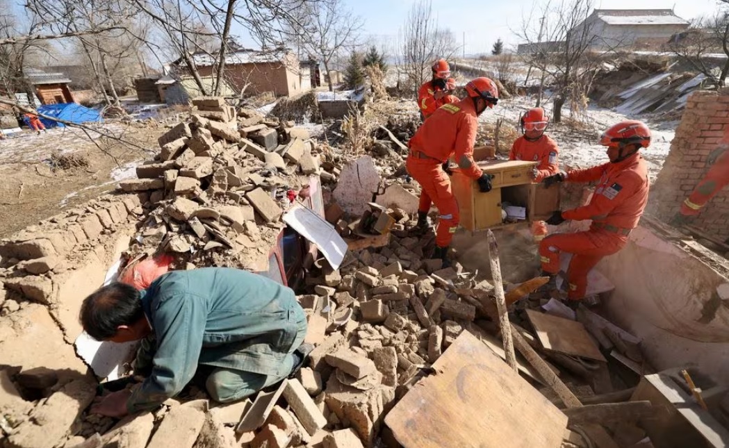 “Kami turut berbelasungkawa sedalam-dalamnya atas hilangnya nyawa akibat gempa bumi dahsyat di provinsi Gansu dan Qinghai Tiongkok” demikian disampaikan Kementerian Luar Negeri RI (Kemlu RI)