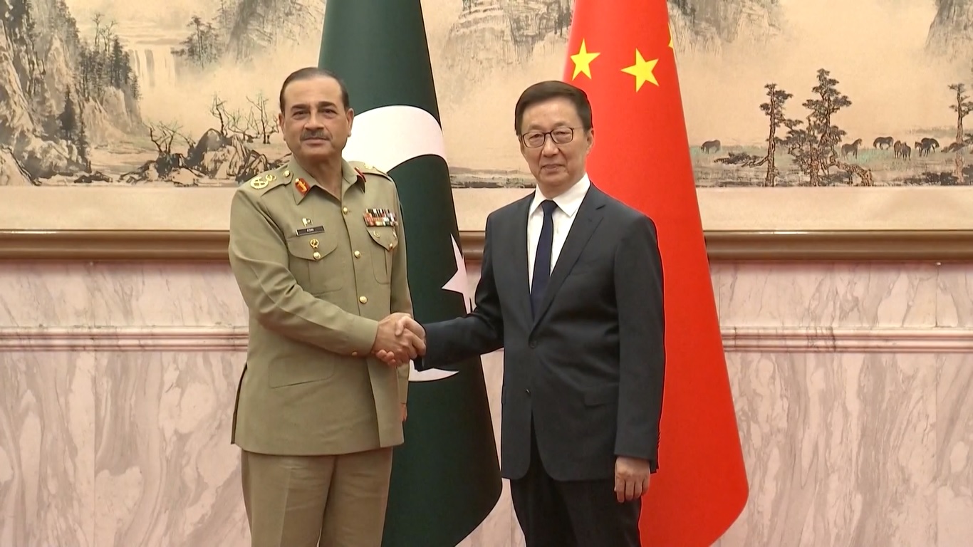 Wakil Presiden Tiongkok Bertemu dengan Panglima Angkatan Darat Pakistan
