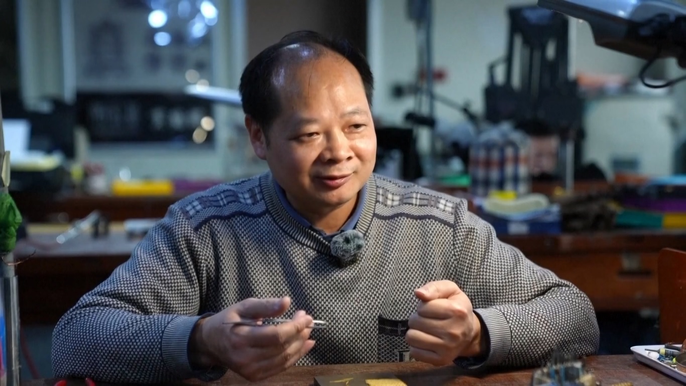 Salah satu perusahaan tersebut adalah CHJ Jewelry