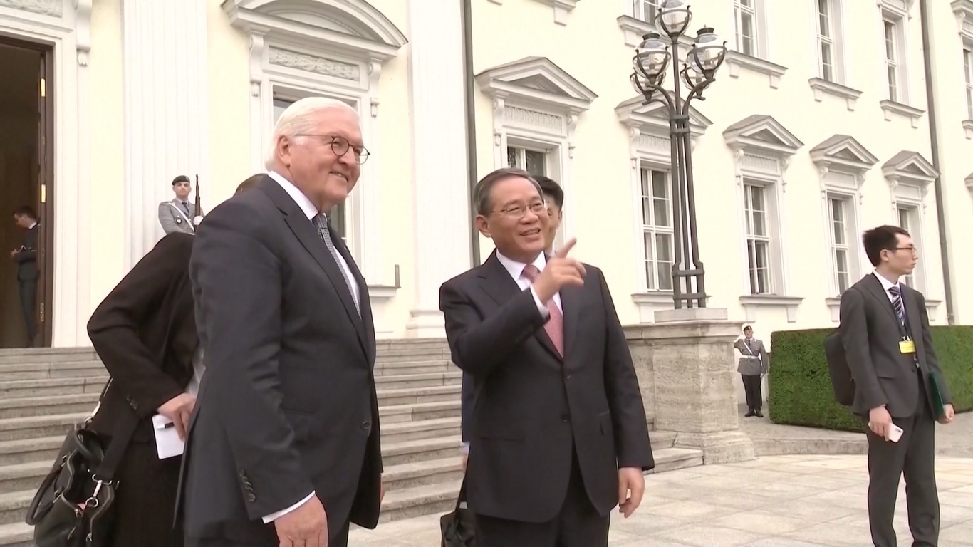 Ia berharap kunjungannya ke Jerman dapat terus meningkatkan kepercayaan dan menghapus keraguan dan menjajaki peluang baru untuk kerja sama bilateral