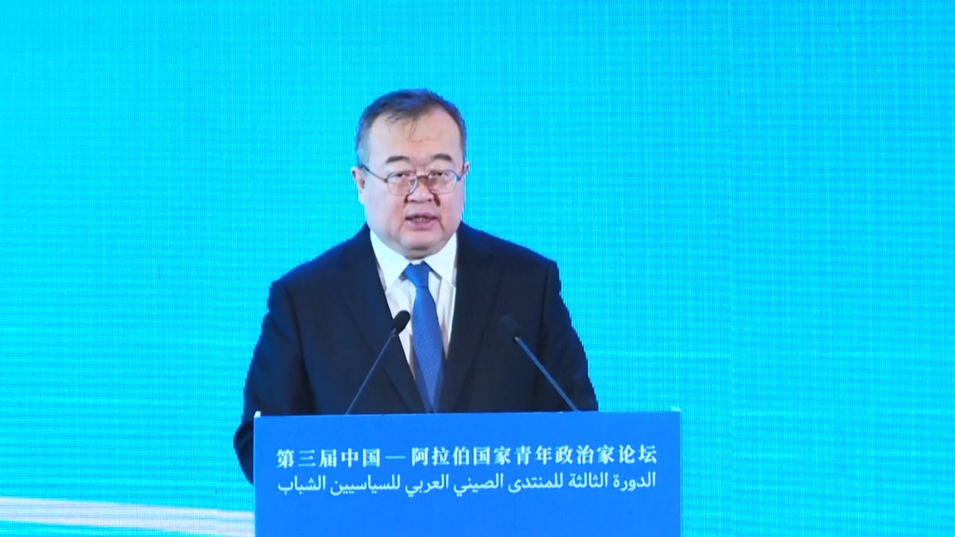 Upacara pembukaan dihadiri oleh pejabat pemerintah terkemuka dari kedua belah pihak bersama dengan 200 perwakilan dari partai politik