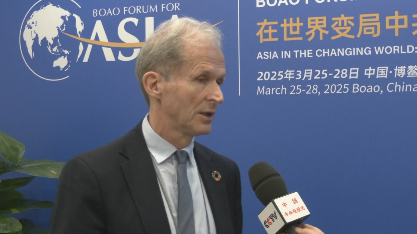 Banyak perusahaan multinasional yang berinvestasi secara substansial di Tiongkok