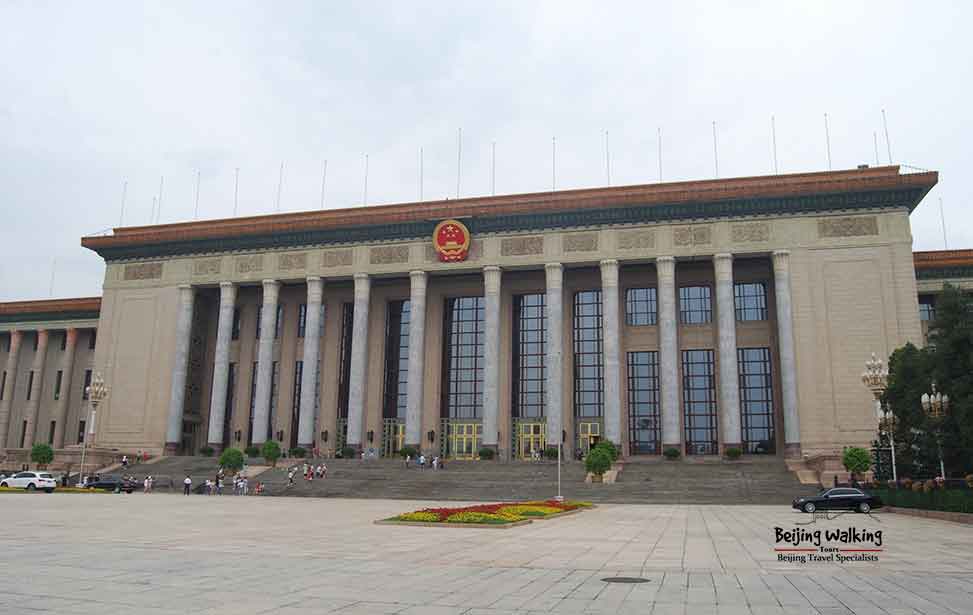 Buku ini menampilkan kumpulan 37 karya penting Xi Jinping