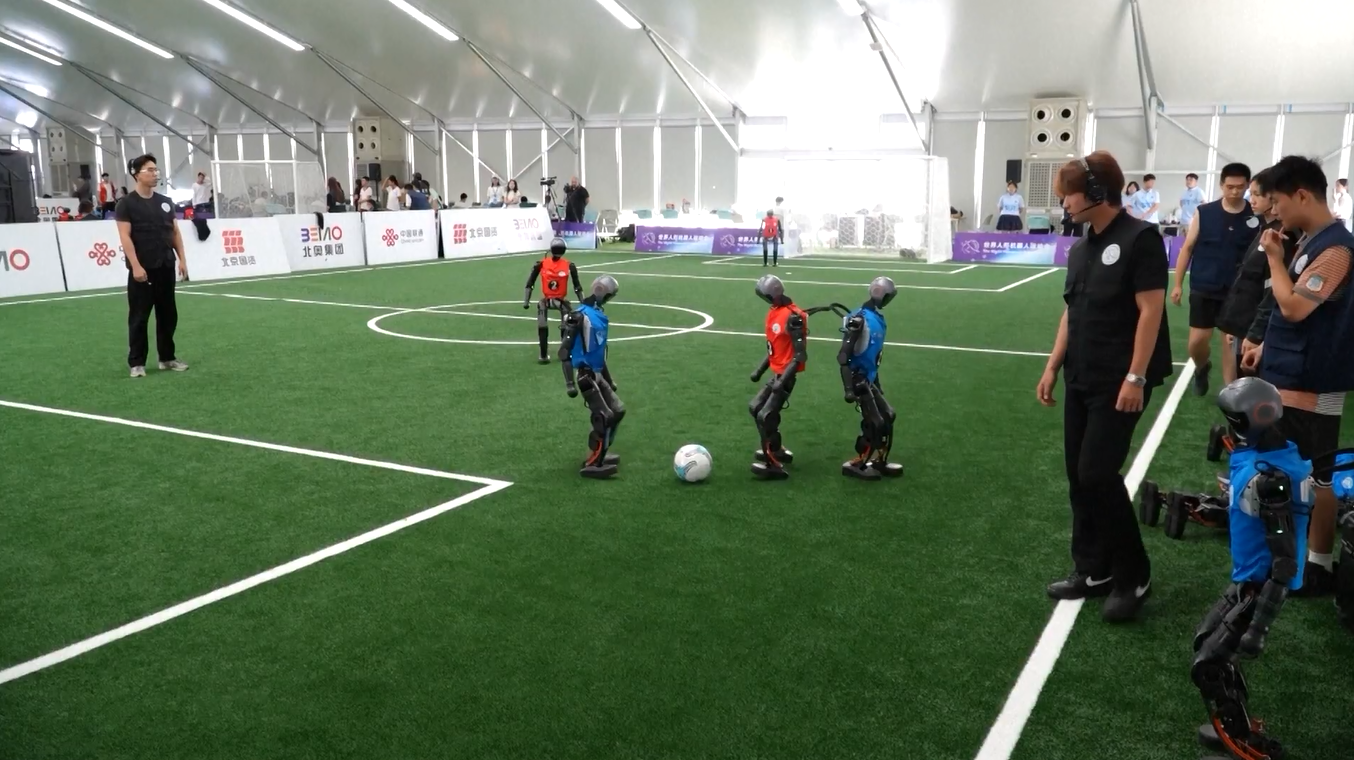 Lapangan Sepak Bola Diperluas untuk Robot yang Bertanding di World Humanoid Robot Games ke-2