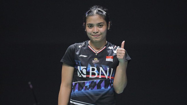 Gregoria Mariska Tunjung bersama dua bintang tenis dunia