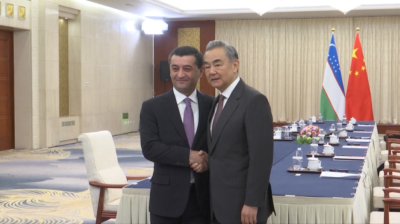 Menlu Tiongkok dan Uzbekistan Bertemu di Tianjin