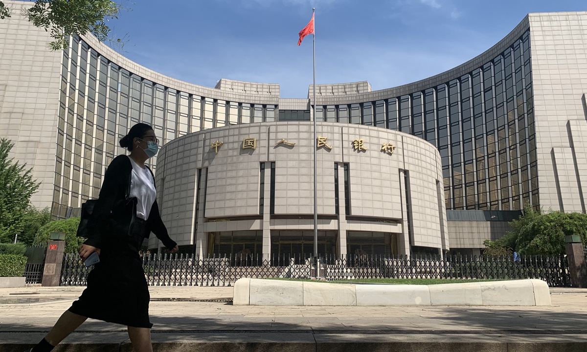 People Bank Of China (PBOC) pada hari Senin mengatakan selama pertemuan tersebut PBOC dan Departemen Keuangan AS menandatangani dokumen tentang penguatan kerja sama Tiongkok-AS dalam stabilitas keuangan