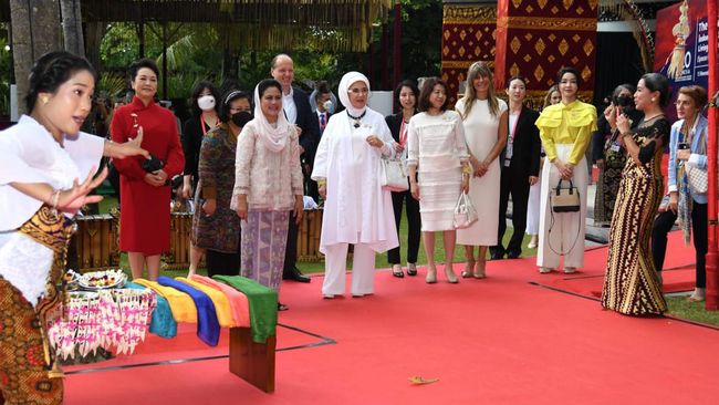 Ibu Iriana Joko Widodo melakukan pertemuan dengan para pendamping pemimpin negara-negara G20 dan lembaga internasional sebagai bagian dari rangkaian kegiatan Konferensi Tingkat Tinggi (KTT) G20