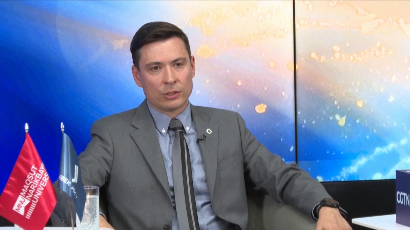 Zhampiissov juga menekankan bantuan penting Tiongkok dalam melatih talenta-talenta kelas atas di Asia Tengah