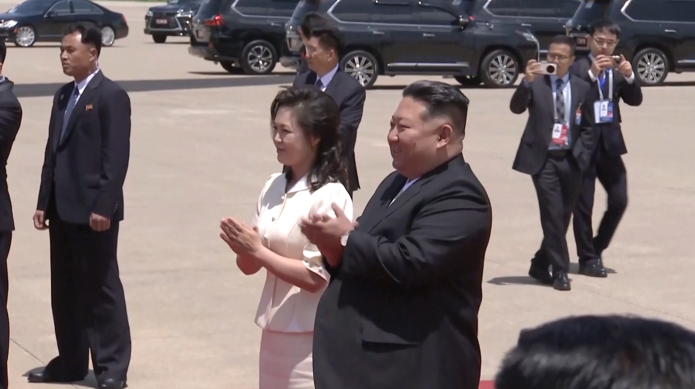 Xi Jinping Tiba di Pyongyang untuk Kunjungan Kenegaraan ke Korea Utara