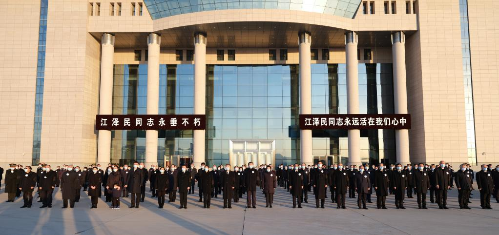 Presiden Xi Jinping dan para pemimpin Partai dan negara lainnya menerima jenazah Jiang di Bandara Xijiao di Beijing dan menyampaikan belasungkawa yang mendalam kepada kerabat Jiang