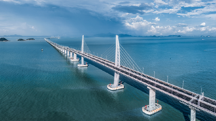 Jembatan ini menangani lebih dari 5