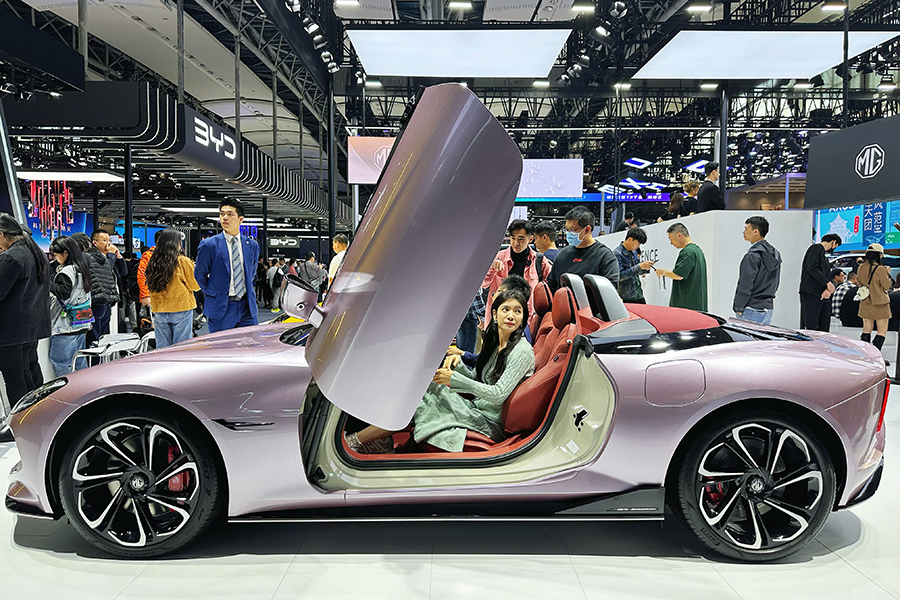 Pabrikan Tiongkok dan global mengungkap desain dan teknologi terbaru