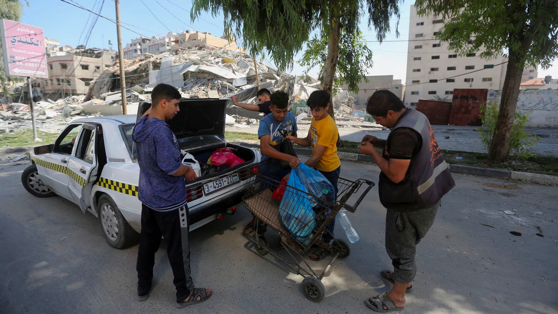 Penderitaan di Gaza meningkat dengan warga Palestina yang sangat membutuhkan makanan