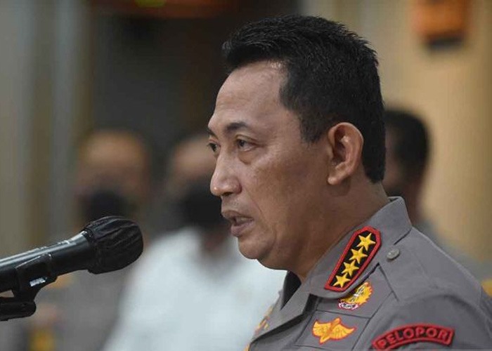 Kapolri Jenderal Pol Listyo Sigit Prabowo  membeberkan kronologi tragedi di Stadion Kanjuruhan