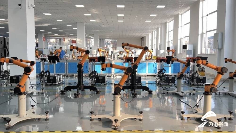 produksi robot di provinsis ini ditujukan untuk kebutuhan industri kelas atas seperti mesin induk industri