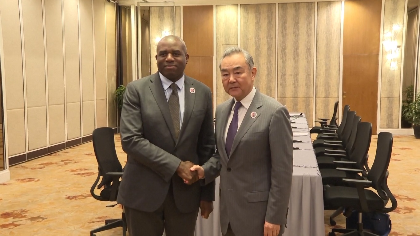 Menlu Tiongkok Bertemu Menlu Inggris di Kuala Lumpur