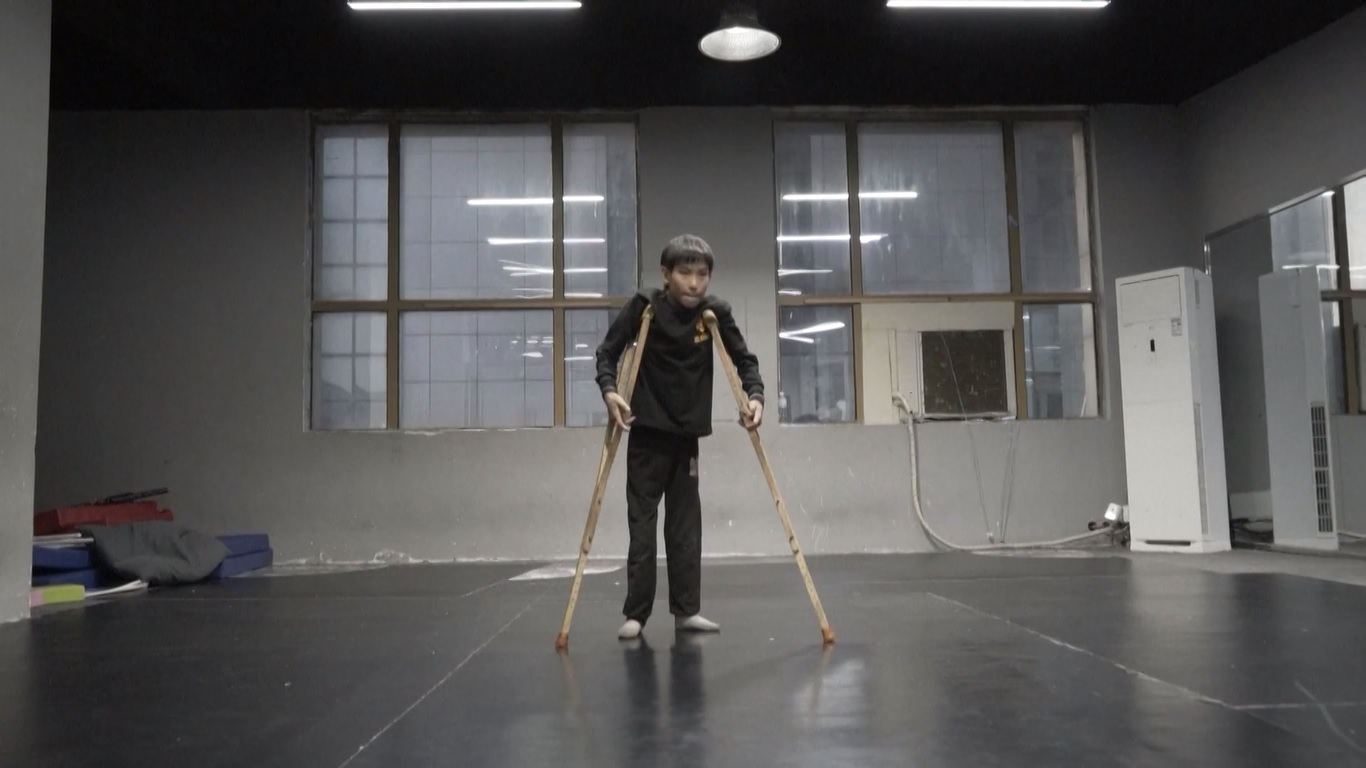 Penampilannya yang gemilang pada bulan April 2025 menandai kembalinya dia ke panggung setelah absen selama setahun untuk perawatan medis