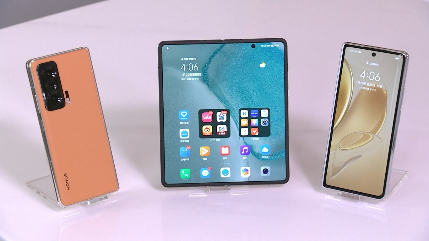 Huawei mempertahankan posisi teratasnya di pasar ponsel pintar yang dapat dilipat di dalam negeri dengan pangsa 43 persen pada kuartal kedua tahun ini