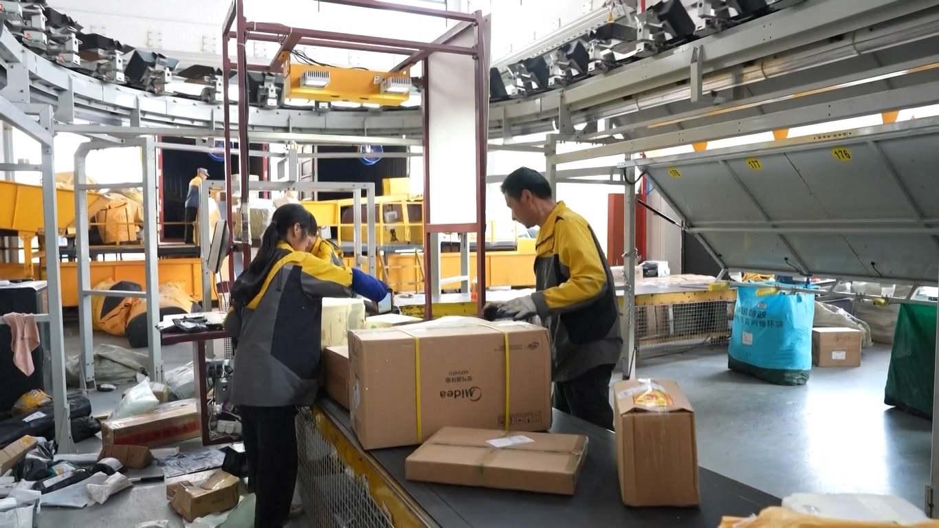 Ekspansi itu didorong oleh integrasi layanan kurir yang lebih dalam ke sektor-sektor utama seperti pertanian