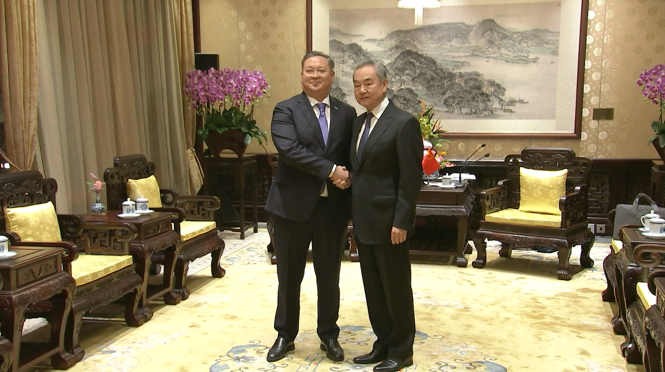Diplomat Tinggi Tiongkok Bertemu Penasihat Utama Presiden Kazakhstan Bahas Hubungan Bilateral