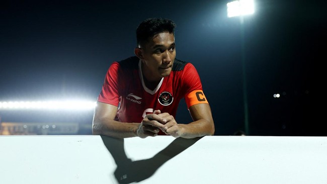 Sikap kapten Timnas Indonesia U-22 Rizky Ridho yang minta maaf usai final SEA Games 2023 mendapat pujian dari pelatih Thailand Issara Sritaro