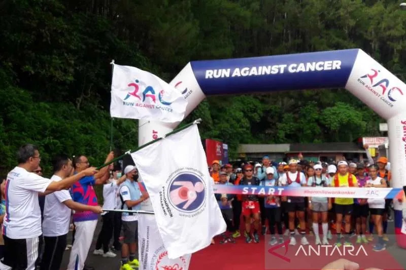 Sebanyak 200 pelari ultra 100 kilometer dari berbagai daerah di Indonesia mengikuti Run Againt Cancer (RAC) di Magelang untuk menggalang dana bagi penderita kanker