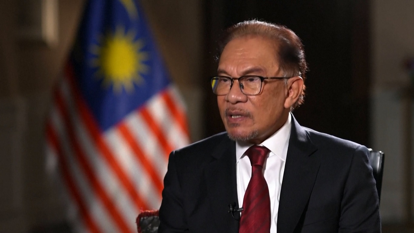 Datuk Seri Anwar Ibrahim mengatakan bahwa dia telah berusaha keras dalam pengentasan kemiskinan sejak dia menjabat