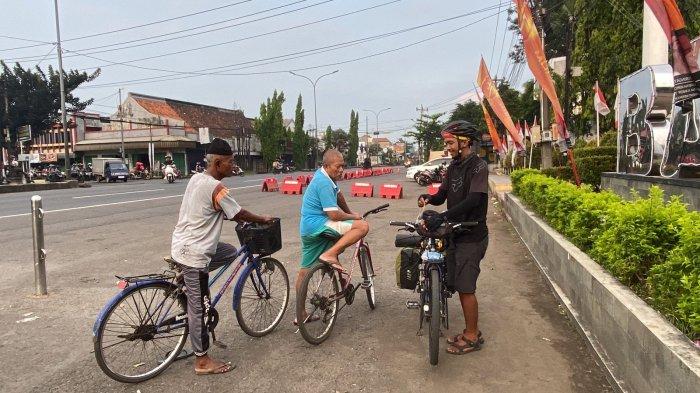 Mudik menggunakan sepeda memang sudah bukan pertama kali bagi Rizki Setiap tahun ia memang memilih mudik dengan mengayuh sepeda 