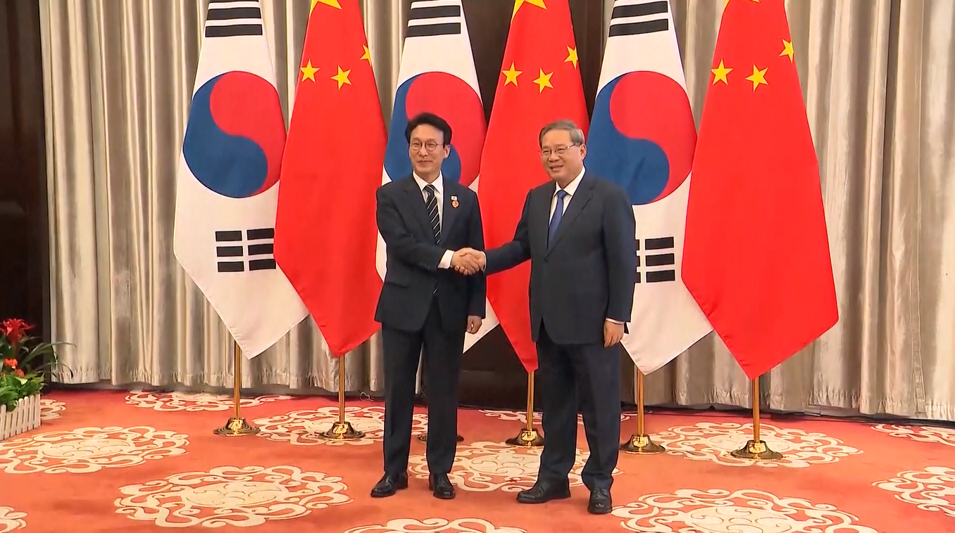Perdana Menteri Tiongkok Bertemu dengan Perdana Menteri Korea Selatan di Dalian