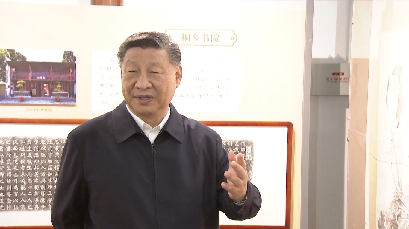 Dalam kunjungan inspeksi tersebut Xi mengunjungi Gang Liuchi yang bersejarah di Kota Tongcheng di bawah Anqing dan Kota Sains Hefei Binhu di ibu kota provinsi Hefei